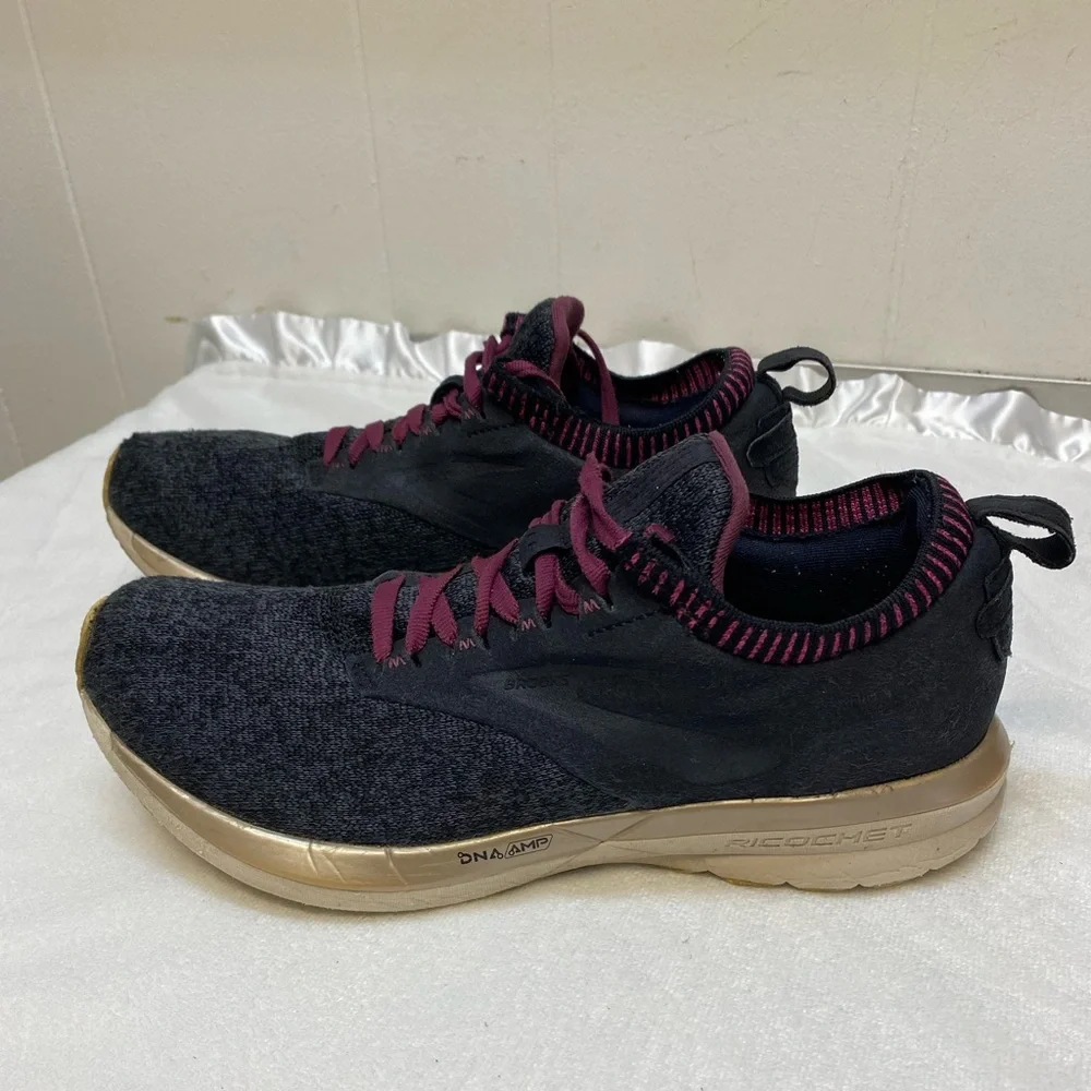 Brooks Ricochet LE women's running shoes in a black, grey, and burgundy Size 8.5 - Picture 1 of 11